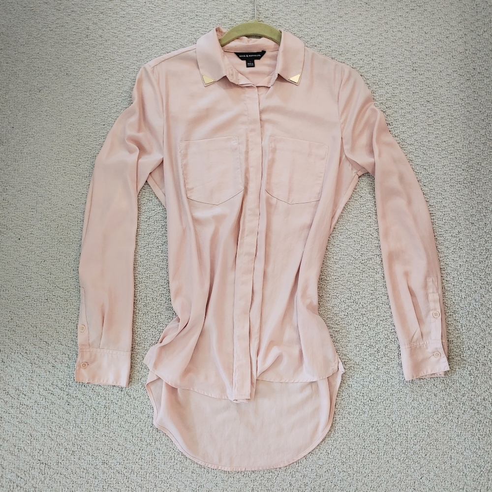 ROCK & REPUBLIC | Metal Tab Collared Top